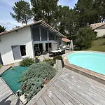 Ferienhaus Chez Celine Sous Les Pins, De 1 A 8 Personnes, Piscine, Ocean, Lac, Velos