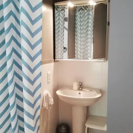Дом отдыха Chez Celine Sous Les Pins, De 1 A 8 Personnes, Piscine, Ocean, Lac, Velos