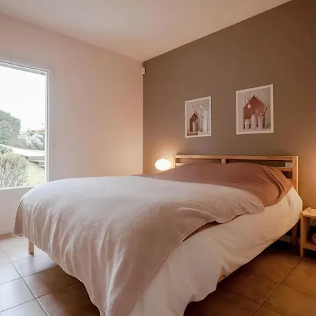 Дом отдыха Chez Celine Sous Les Pins, De 1 A 8 Personnes, Piscine, Ocean, Lac, Velos Вьёй-Сен-Жирон